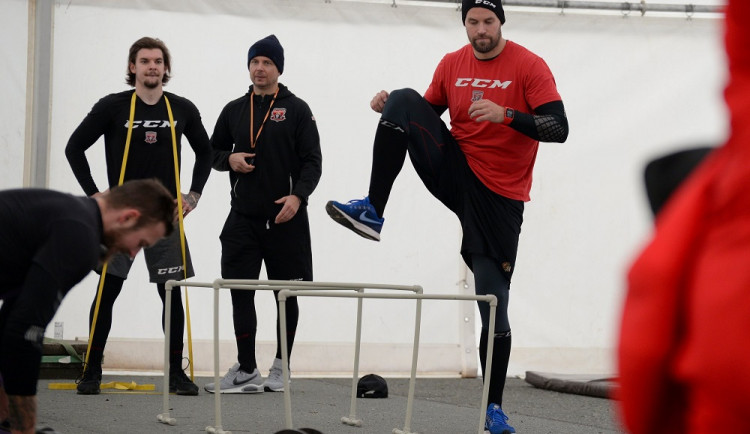 trénink hokejistů hradeckého Mountfieldu