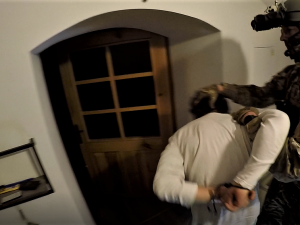 Polské distributory psychotropního lektvaru pro tajné šamanské seance a rituály zadrželi celníci