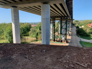 Nový most u Hořic prošel zatěžkávací zkouškou. Výsledky budou tento týden