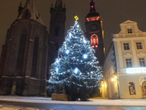 Hradec bude mít jen dva vánoční stromy, trhy přesune