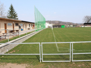 Rekonstrukce druhé etapy fotbalového zázemí v Hořicích se uspíšila. Demolice začne už příští týden