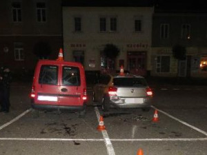 VIDEO: V kapse čerstvý řidičák, v dechu dvě a půl promile. Mladík jízdu po Kostelci nad Orlicí nezvládl