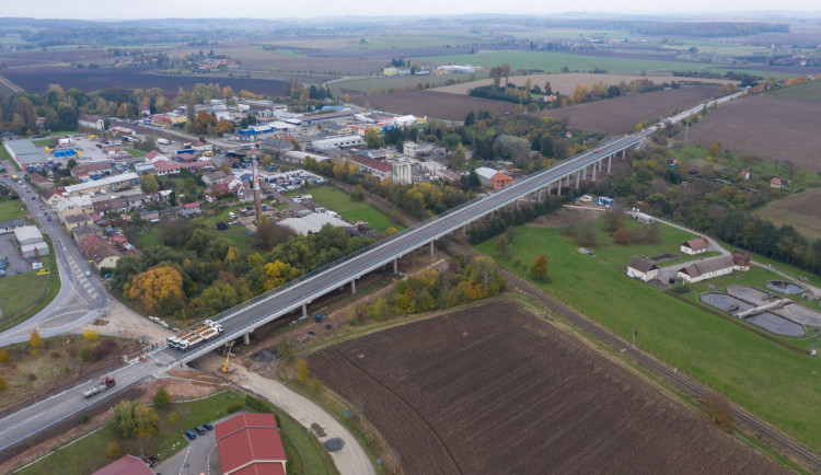 Silničáři otevřeli most na silnici I/35 u Hořic. Rok a půl trvající objížďky skončily