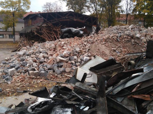 Historické kino Dřevěnka to má spočítané, místo revitalizace se do něj pustily bagry