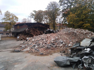 Historické kino Dřevěnka to má spočítané, místo revitalizace se do něj pustily bagry