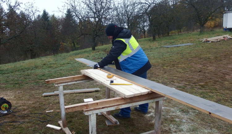 Jako učit dítě jezdit na kole bez toho, že ho na něj posadíte, komentují distanční výuku učiliště