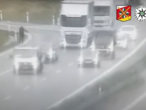 VIDEO: Stopoval na dálnici a odmítal přestat i po příjezdu policie