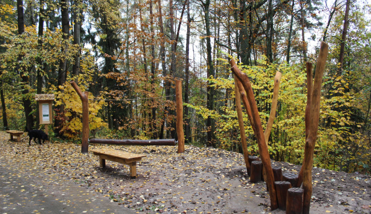 Radnice v Hořicích rozšířila naučnou stezku pro děti. Nyní vede až ke koupališti Dachova