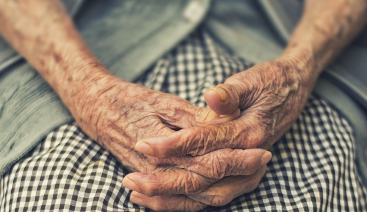 Buďte v této nelehké době v kontaktu se svými blízkými, prosí policisté