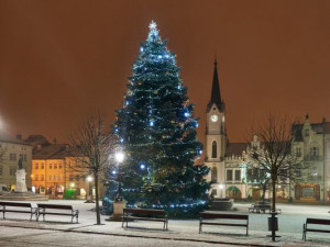 V Trutnově bude pět vánočních stromů. Na Krakonošovo náměstí se instaluje smrk příští týden ve čtvrtek