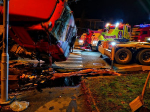 Převrácený kamion s řepou