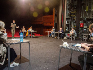 Noc divadel: Klicperovo divadlo odhalí vztahy v souboru a ukáže vynervovaného režiséra