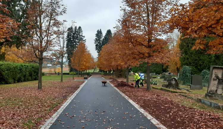 Trutnov opravil část městského hřbitova. Modernizace stála víc než 3,5 milionu korun