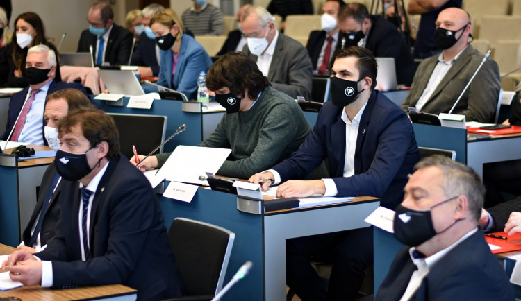 Vládní daňové změny můžou Královéhradecký kraj připravit až o 700 milionů. Situaci může zachránit Senát