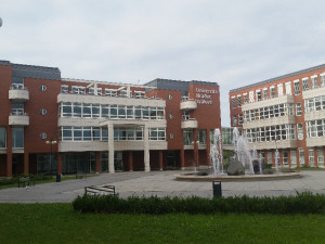Na Univerzitu Hradec Králové se zítra vrátí část studentů. Ostatní budou pokračovat v on-line výuce