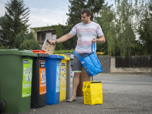 Jičín rozšiřuje třídění odpadů. Nové popelnice na tříděný odpad se objeví hned v několika čtvrtích