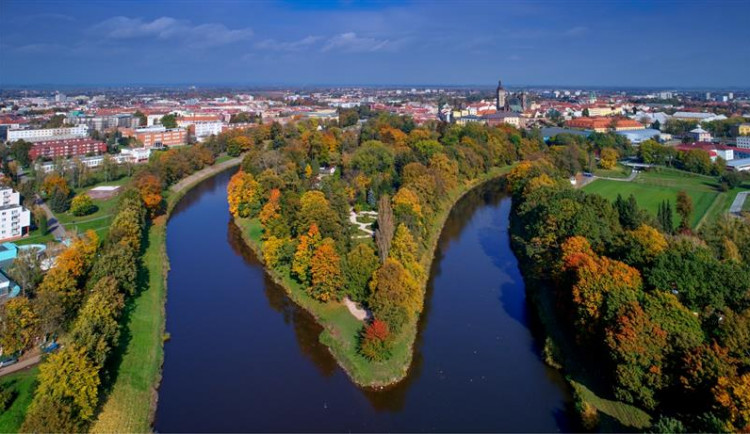 V Hradci Králové se budou čistit slepá ramena na Labi a Orlici. Radnice chce zajistit víc vody v krajině