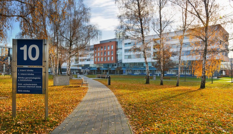 Fakultní nemocnice Hradec Králové začala s postupným obnovováním neakutních příjmů