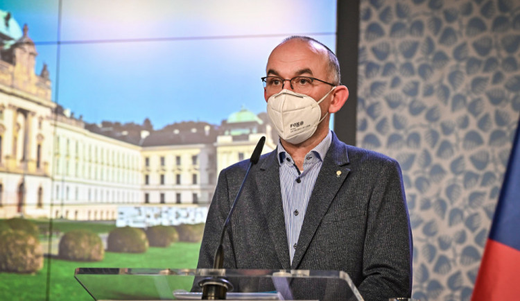 Ve čtvrtek se uvolní protiepidemická opatření. Otevřou obchody, služby i restaurace