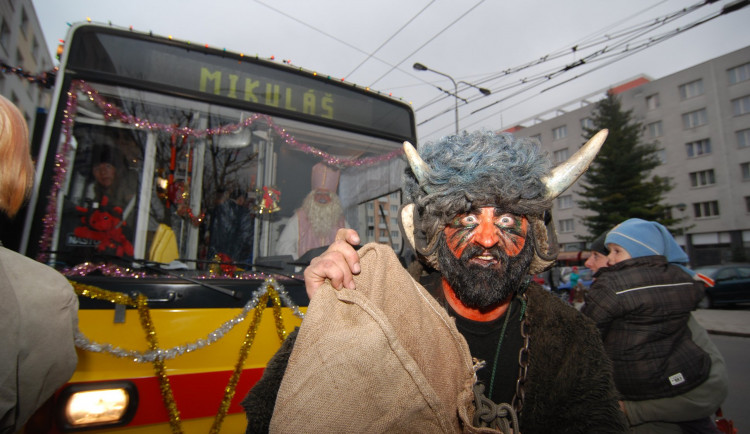 Hradec Králové ruší Mikulášský trolejbus. Připravuje alespoň tištěnou vzpomínku k 30. výročí této akce