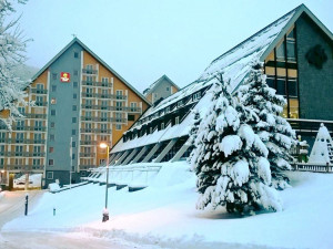 Krkonošští hoteliéři plánují ve čtvrtek otevřít a zahájit zimní sezonu