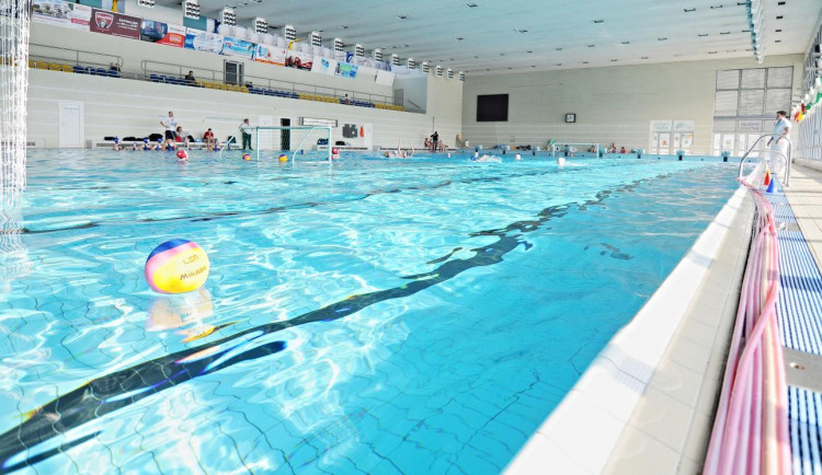 Bazény se v kraji začnou otevírat v sobotu. Bude třeba počítat plavce, kapacita je omezená