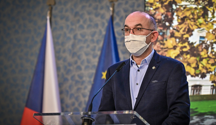 Blatný: V pondělí vládě navrhnu přechod do čtvrtého stupně systému PES