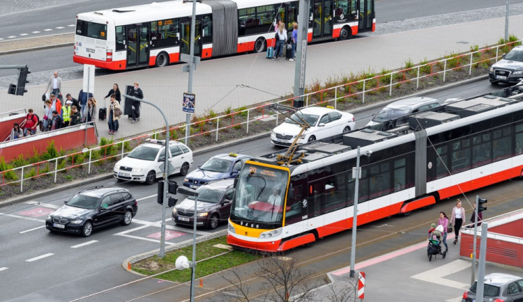Dopravní podnik posílí některé denní i noční spoje vybrané pražské MHD