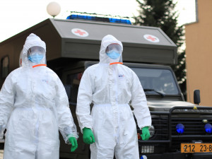 Se zvládnutím pandemie pomáhaly mobilní odběrové týmy Armády ČR.