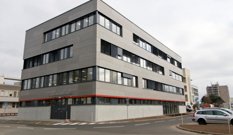 Fakultní nemocnice Hradec Králové má novou transfuzní budovu. Stála 140 milionů korun