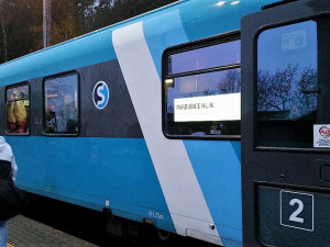 Nové vozy Arrivy, které jezdí na trati Pardubice - Liberec