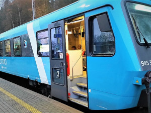 Nové vozy Arrivy, které jezdí na trati Pardubice - Liberec