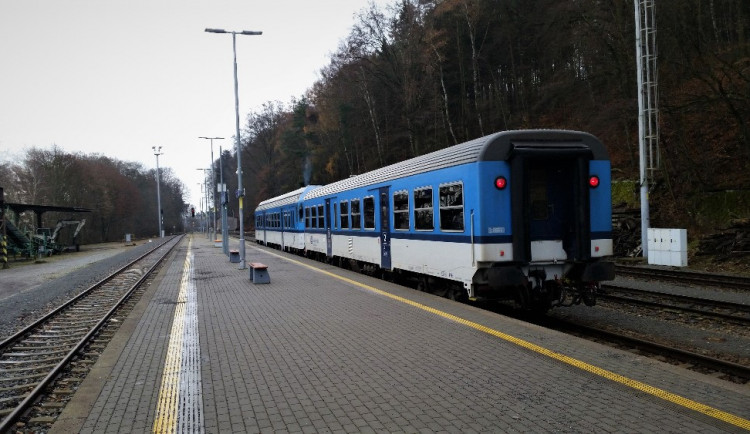 Vlakové vozy Českých drah přezdívané rakve. Na trať R14 vyjely v sobotu 12.12. 2020 naposledy