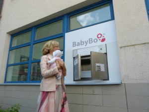 Do babyboxu v Hradci Králové někdo odložil novorozeně. Holčička dostala jméno Olinka
