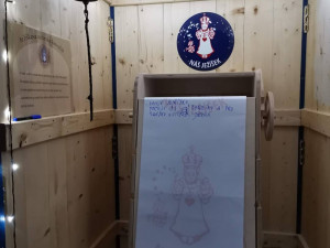 Osvětlený dům v Jaroměři už neuvidíte. Znechucený majitel kvůli pomluvám vzkazuje: Už ho nerozsvítíme!