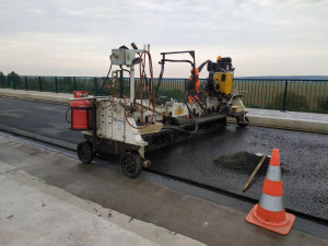 V letošním roce se v kraji podařilo opravit přes 30 kilometrů silnic prvních tříd. Za rok dostanou řidiči další kus dálnice