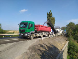 V letošním roce se v kraji podařilo opravit přes 30 kilometrů silnic prvních tříd. Za rok dostanou řidiči další kus dálnice
