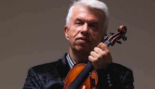 Sváteční koncert Jaroslava Svěceného bude online