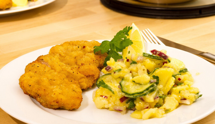 Děti mají ke štědrovečerní večeři nejčastěji řízek