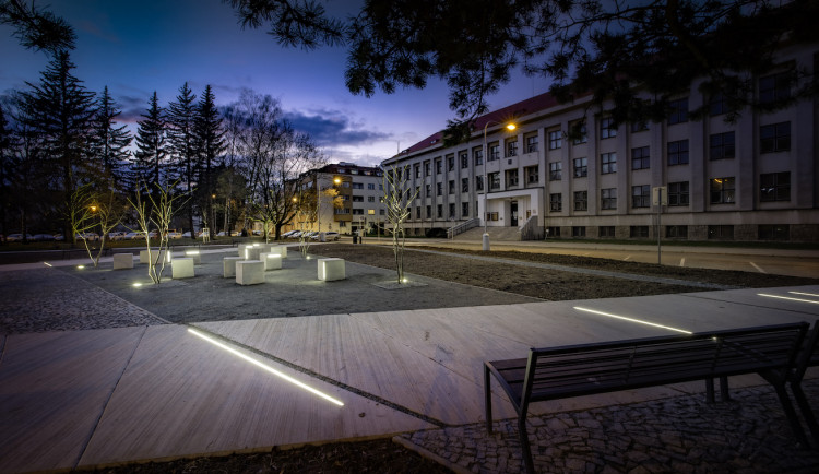 Náchod má novou chloubu. Je jím zrekonstruovaný park u soudu