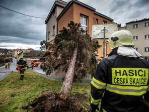 FOTO: Takhle vypadal rok 2020 pohledem krajských hasičů. Nejnáročnější byl požár v Polici nad Metují