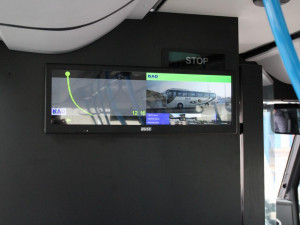 Dvůr Králové nad Labem má nový autobus MHD. Cestující si ho všimnou na první pohled