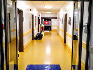 Nejtěžší při práci na covid oddělení je beznaděj a zármutek rodin, říká mladá lékařka Andrea Čoláková