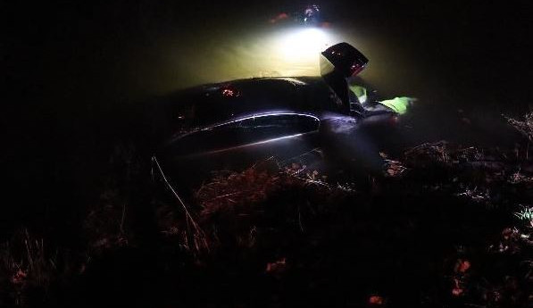 Zběsilého řidiče, který v Náchodě ujížděl před policisty, zastavila až řeka Metuje