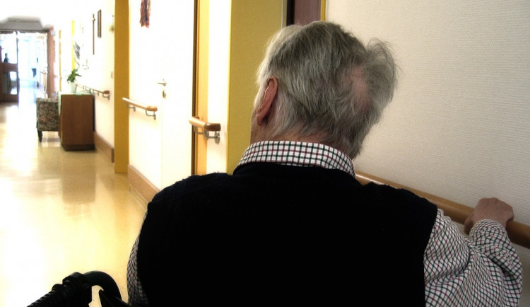 Kraj získal dotaci na stavbu nového domova seniorů v Žacléři. Pokračuje i stavba odlehčovací služby v Hradci Králové