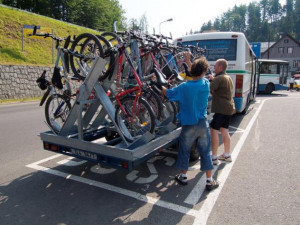 Cyklobusy v Krkonoších loni převezly rekordních 4500 kol