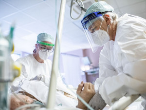 Trutnovská nemocnice omezí péči o pacienty, kteří nemají koronavirus. Schází jí personál