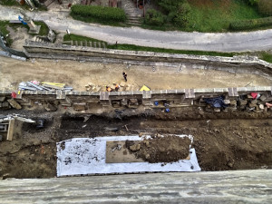 Rekonstrukce hradu Kost přepisuje historii. Archeologové našli skrytou věž ze 13. století