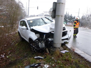 FOTO: O víkendu se hasiči nenudili. Řešili dopravní nehody i požár na vlakovém nádraží