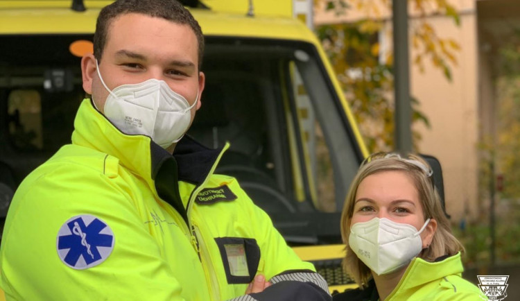 Pražská záchranná služba nyní nemá kvůli epidemii více výjezdů. Za den vyjíždí asi k 350 případům